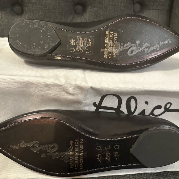 Alice + Olivia Black and White Flats with Bow Detail - Picture 2 of 3